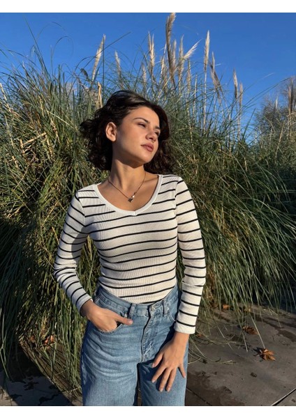 V Yaka Çizgili Bluz Beyaz modelleri