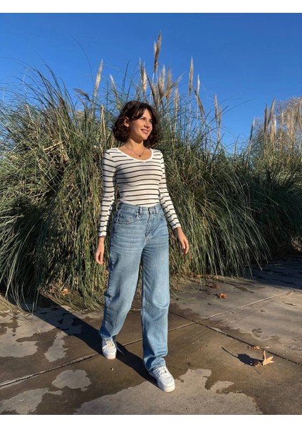 V Yaka Çizgili Bluz Beyaz fırsatları