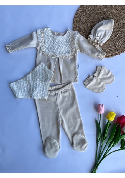 Kız Bebek Hastane Çıkışı