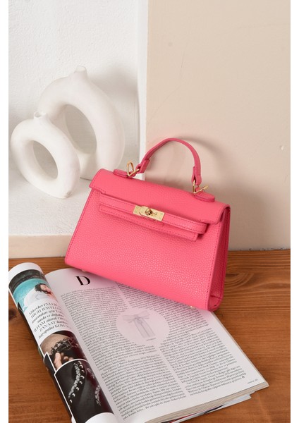 Lüks Kilit Detaylı Çapraz Askılı El ve Omuz Çantası