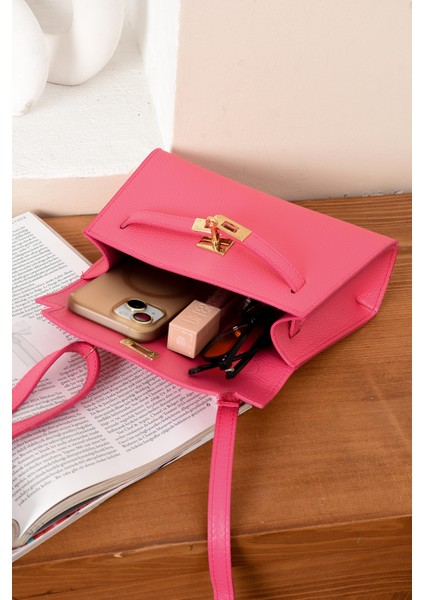 Lüks Kilit Detaylı Çapraz Askılı El ve Omuz Çantası modelleri