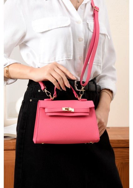 Lüks Kilit Detaylı Çapraz Askılı El ve Omuz Çantası fırsatları