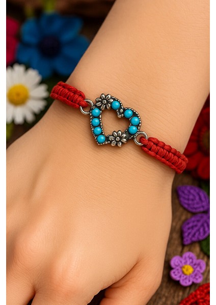 Kalp Çerçeve Turkuaz Boncuklu Makrome Bileklik – Ayarlanabilir Kırmızı Ipler