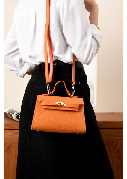 Lüks Kilit Detaylı Çapraz Askılı El ve Omuz Çantası modelleri