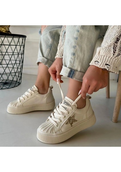 Piata Bej Cilt Bej Tabanlı Bağcıklı Spor Ayakkabı fırsatları