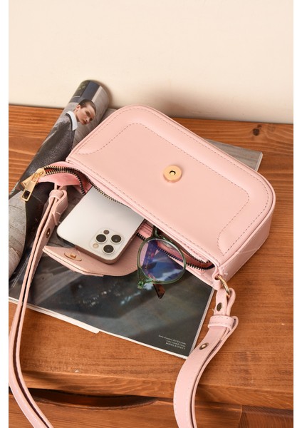 Kadın Şık Tasarımlı Omuzdan Asmalı Ayarlanabilir Kaliteli Işçilikli Çanta fiyatları