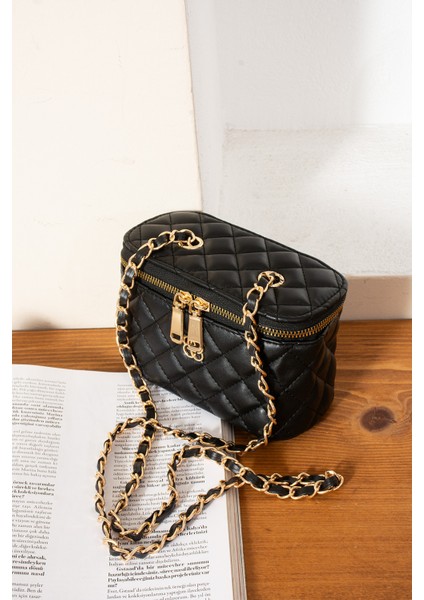 Şık Tasarımı ve Kaliteli Dokusu ile Stilinize Değer Katacak Omuz Çantası