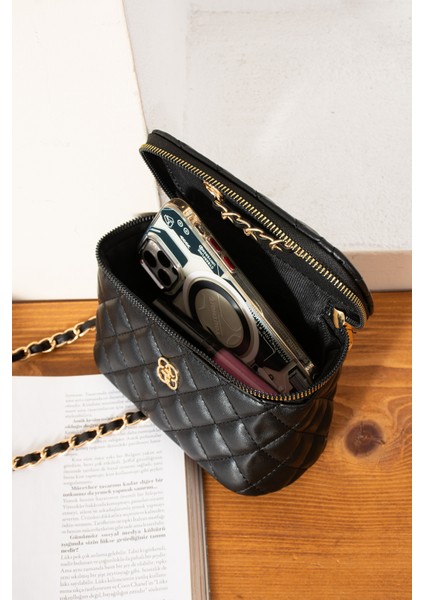 Şık Tasarımı ve Kaliteli Dokusu ile Stilinize Değer Katacak Omuz Çantası fırsatları