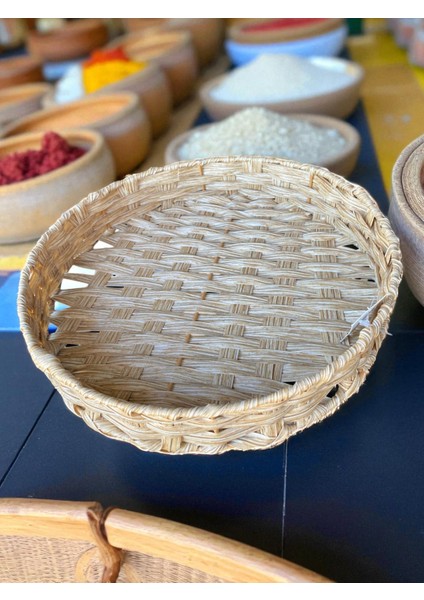Doğal Hasır Yuvarlak Servis Tepsisi 27 cm – El İşçiliği Dekoratif Sunum Sepeti | Sofra ve Mutfak Düzenleme Aksesuarı