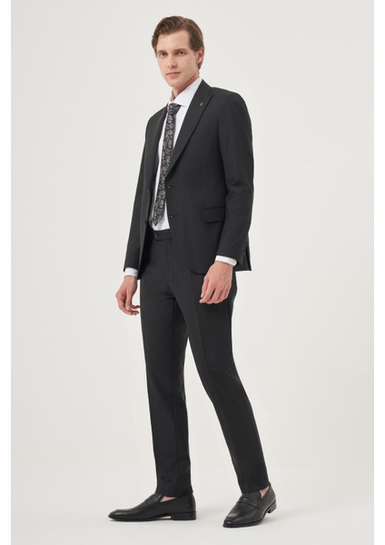 Erkek Siyah Yünlü Platinium Classic Çizgili Slim Fit Sivri Yaka Takım Elbise modelleri