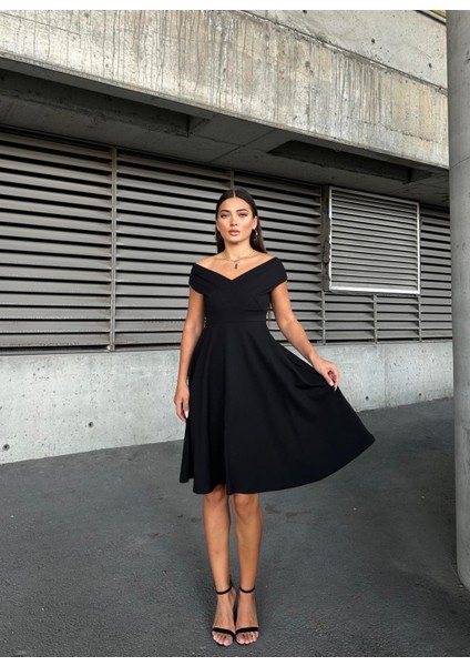 Kayık Yaka Midi Boy Siyah Elbise 583259 fiyatları