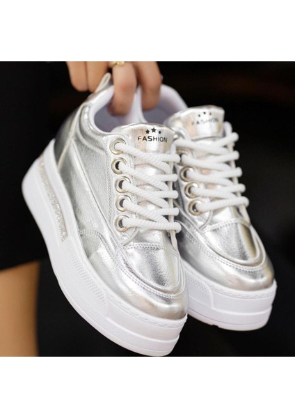 Lulu Gümüş Rugan Bağcıklı Spor Ayakkabı fırsatları