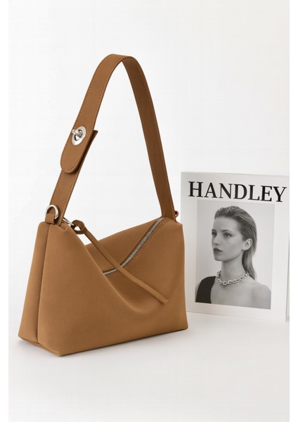 Süet Deri Detaylı Elit Omuz Çantası – Şık ve Modern Tasarım