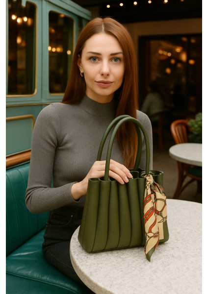 Pileli Lüks Fular Detaylı Omuz Çantası Makyaj Çantası Hediyeli fiyatları