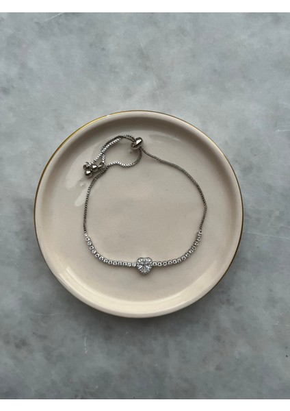 Kadın Kalpli Bileklik Gümüş Renk Bileklik Gümüş Renk Kalp Figürlü Taşlı Kadın Bileklik Ayarlanabilir Çelik Aşk Temalı Takı Şık Romantik Hediye Kadın Çelik Bileklik Taşlı Bileklik Kalpli Bileklik