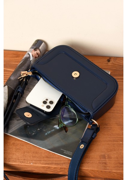 Kadın Şık Tasarımlı Omuzdan Asmalı Ayarlanabilir Kaliteli Işçilikli Çanta fiyatları