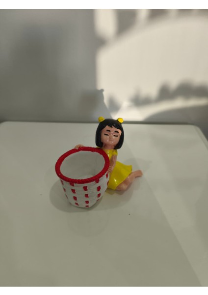 Yandan Sepetli Lokumcu Kız Dekoratif Biblo - Dekoratif Ev Aksesuarı