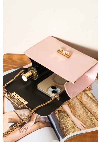 Kadın Çapraz Zincir Askılı Omuz Çantası fiyatları