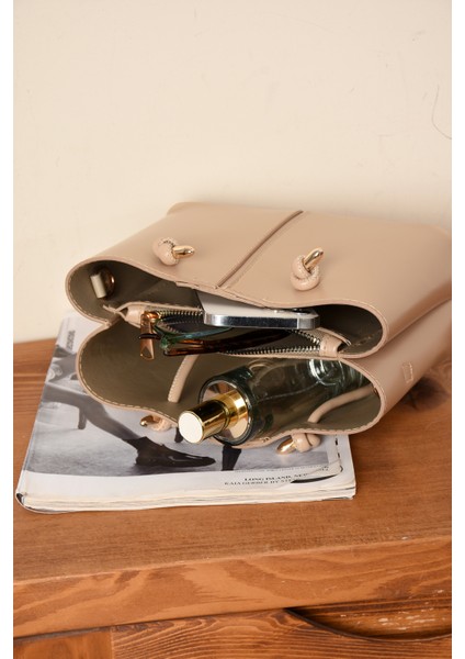 Kadın 3 Bölmeli Kaliteli Şık Çanta Omuzdan Asmalı Elden Tutmalı Askılı fırsatları