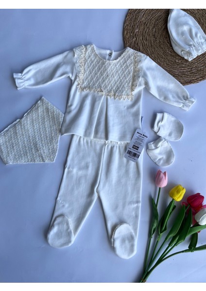 Kız Bebek Hastane Çıkışı