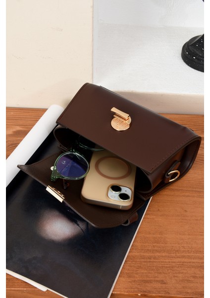 Lüks Tasarımlı Çapraz Askılı El ve Omuz Çantası fiyatları