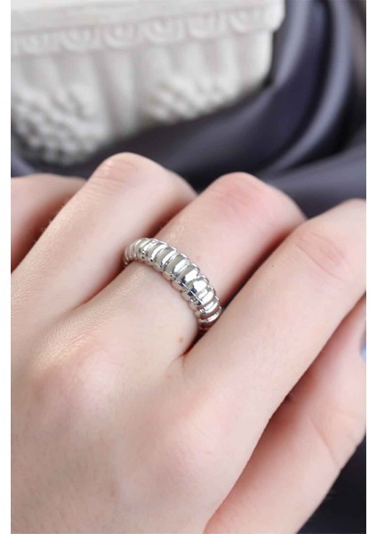 Gümüş Renk Ayarlamalı Burgu Kadın Yüzük fiyatları