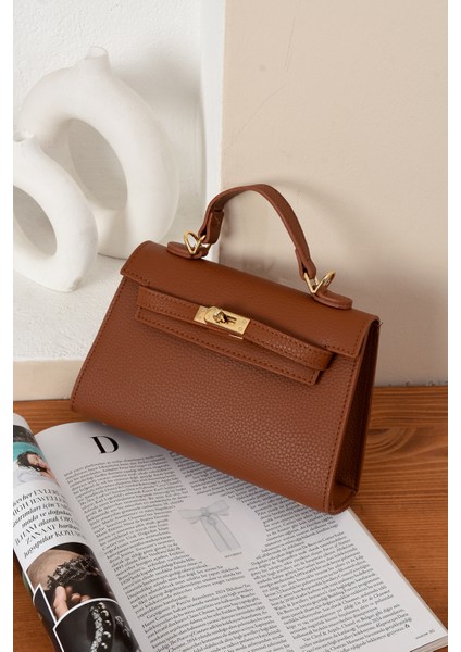 Lüks Kilit Detaylı Çapraz Askılı El ve Omuz Çantası