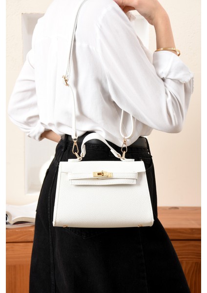 Lüks Kilit Detaylı Çapraz Askılı El ve Omuz Çantası fiyatları