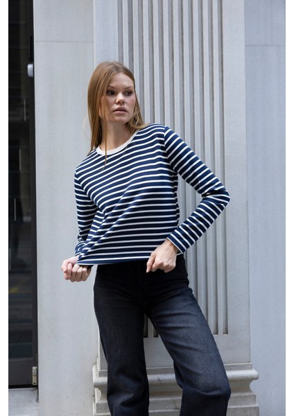 Kadın Bisiklet Yaka Çizgili Sweatshirt Lacivert - MS0001300 indirimleri