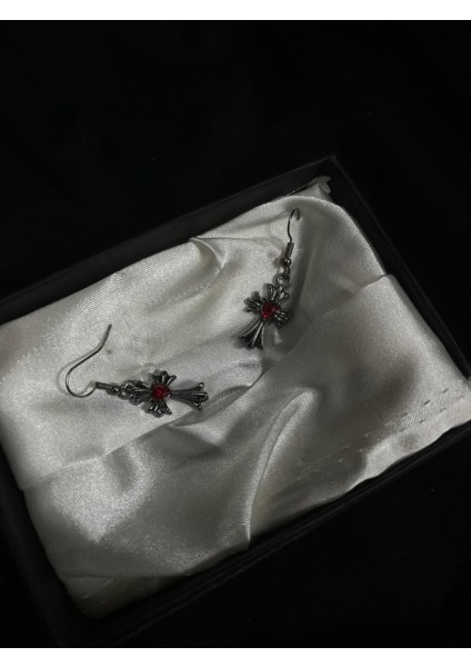 Taşlı Gotik Haç Küpe