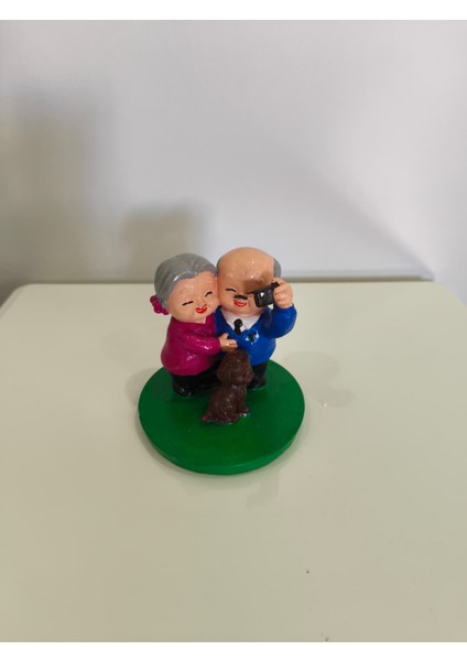 Fotoğraf Çekinen Mutlu Yaşlı Çift - Dekoratif Ev Aksesuarı