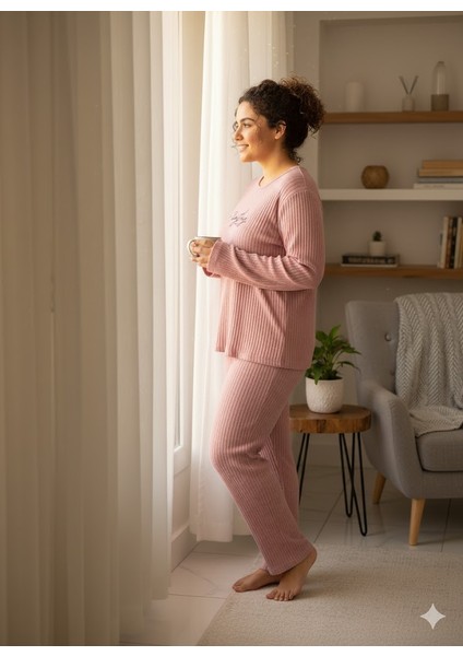 Kadın Pembe Everything Pijama Takımı fırsatları