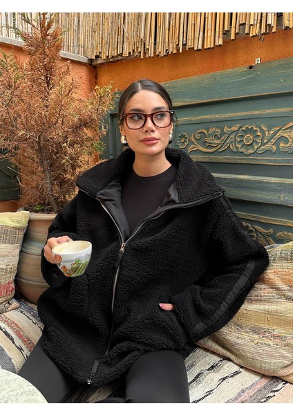Kadın Oversize Dik Yaka Fermuarlı Cepli Astarlı Peluş Mont (1 Beden Küçük Almanız Önerilir. ) fırsatları