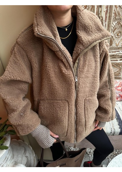 Kadın Oversize Dik Yaka Fermuarlı Cepli Astarlı Peluş Mont (1 Beden Küçük Almanız Önerilir. )