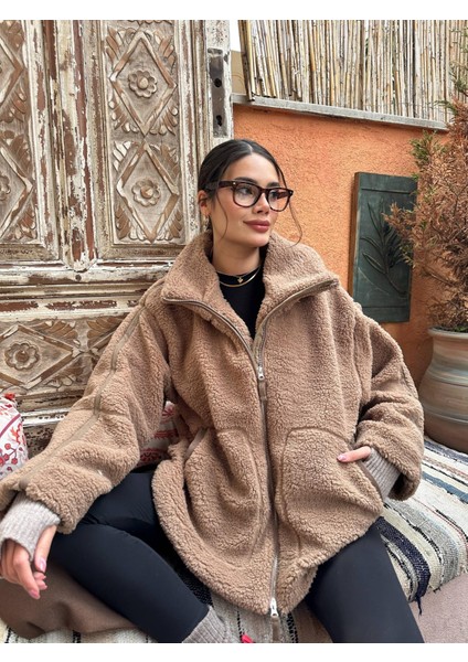 Kadın Oversize Dik Yaka Fermuarlı Cepli Astarlı Peluş Mont (1 Beden Küçük Almanız Önerilir. ) fiyatları