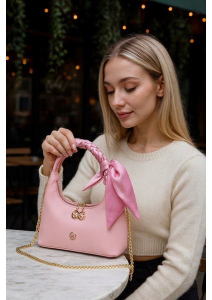Lüks Fular Detaylı Zincir Askılı Baget Çanta