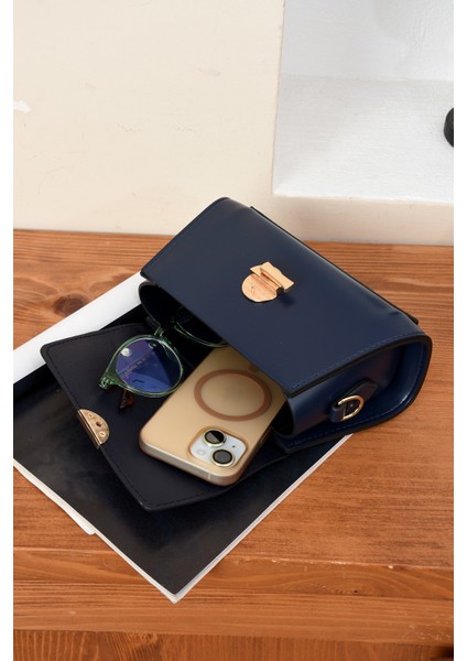 Lüks Tasarımlı Çapraz Askılı El ve Omuz Çantası fırsatları