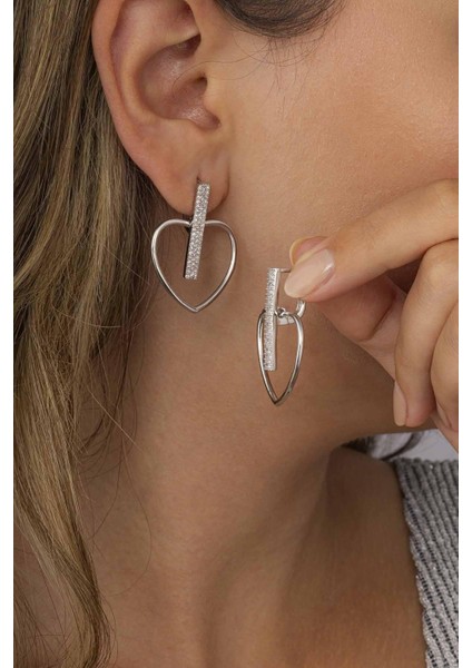 Kalp Motifli Beyaz Taşlı Gümüş Kadın J Küpe