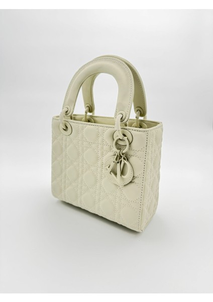 Krem Kare Aksesuar Detaylı El Çantası Orijinal Levid'or Premium