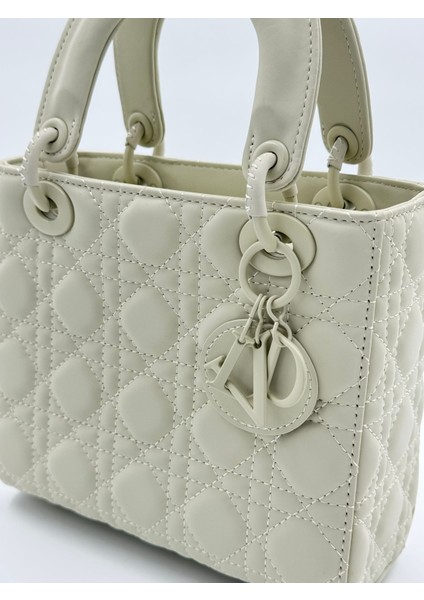 Krem Kare Aksesuar Detaylı El Çantası Orijinal Levid'or Premium fiyatları