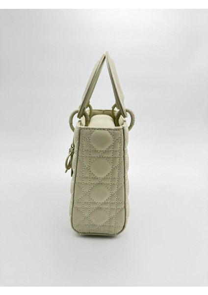 Krem Kare Aksesuar Detaylı El Çantası Orijinal Levid'or Premium modelleri