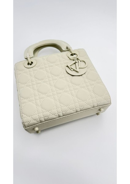 Krem Kare Aksesuar Detaylı El Çantası Orijinal Levid'or Premium indirimleri
