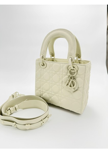 Krem Kare Aksesuar Detaylı El Çantası Orijinal Levid'or Premium