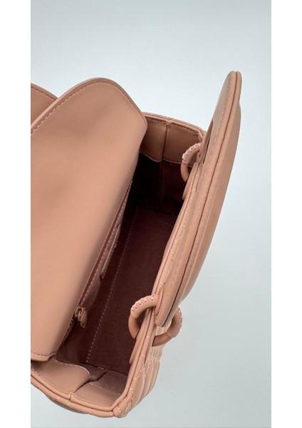 Pembe Kare Aksesuar Detaylı El Çantası Orijinal Levid'or Premium