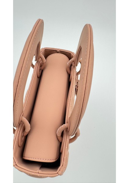 Pembe Kare Aksesuar Detaylı El Çantası Orijinal Levid'or Premium