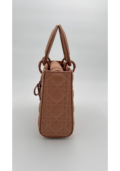 Pembe Kare Aksesuar Detaylı El Çantası Orijinal Levid'or Premium