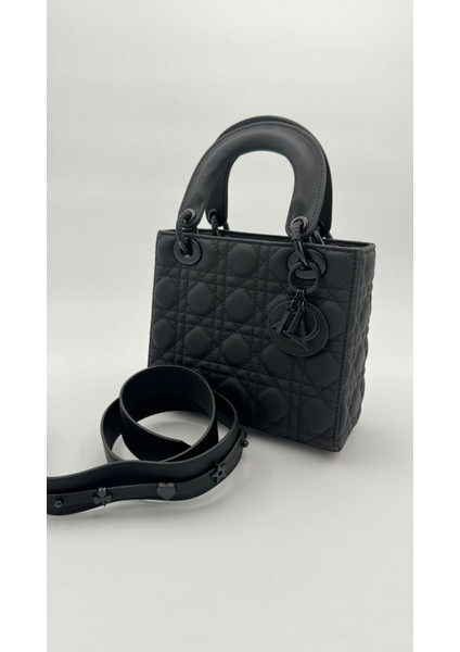 Siyah Kare Aksesuar Detaylı El Çantası Orijinal Levid'or Premium