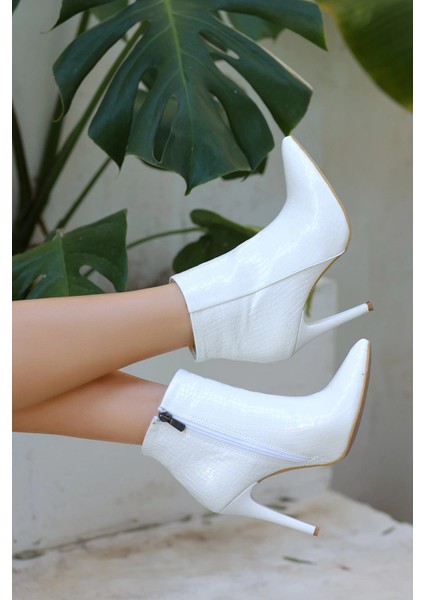 Blan Beyaz Rugan Topuklu Bot fiyatları