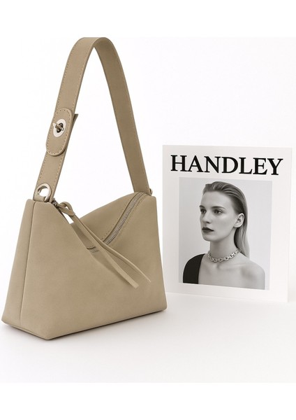 Süet Deri Detaylı Elit Omuz Çantası – Şık ve Modern Tasarım