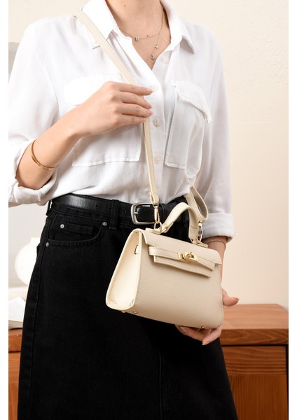 Lüks Kilit Detaylı Çapraz Askılı El ve Omuz Çantası fiyatları